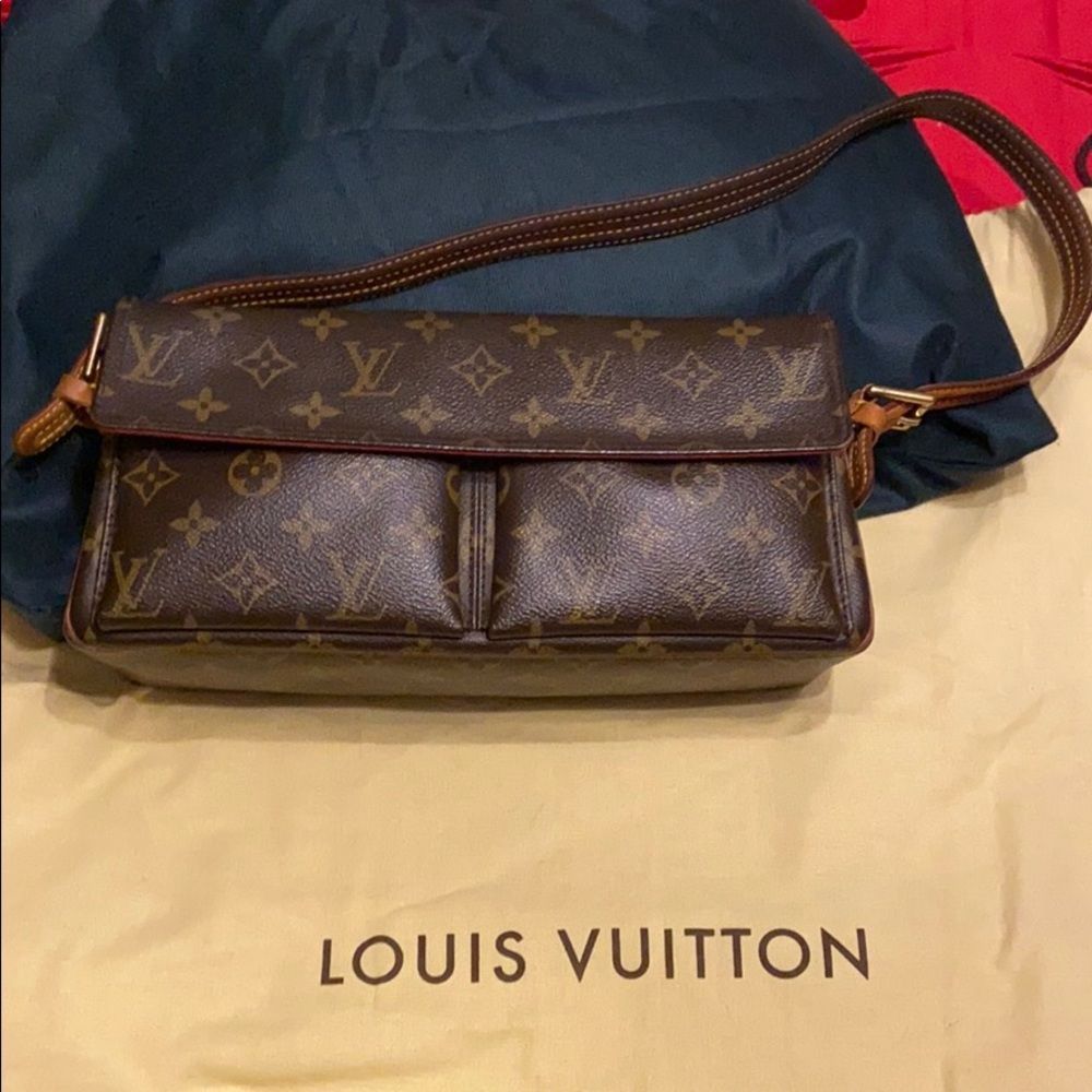 LV small shoulder bag AR0054 May 2004 France